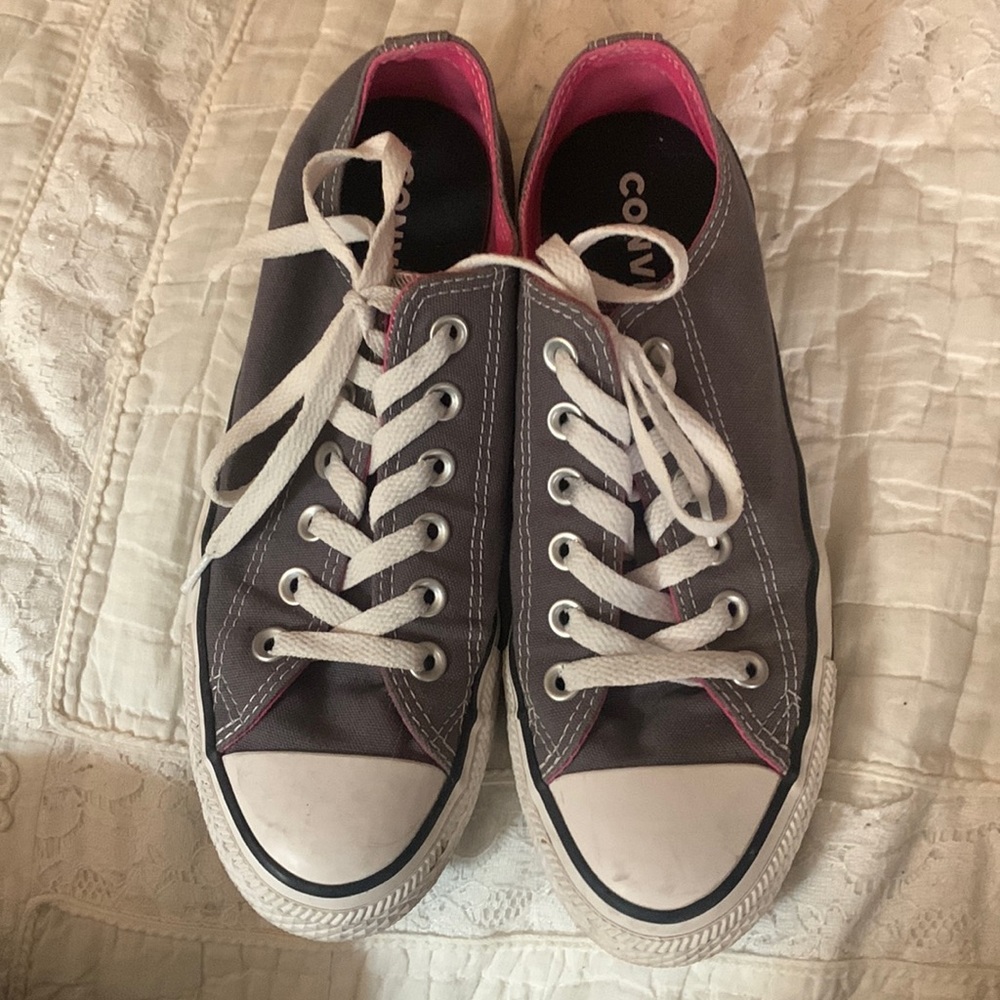 grey and pink converse amazing condition
